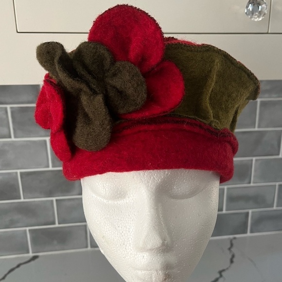 NWT Platania Wool Hat Made In ITALY Red and Olive Floral - Picture 1 of 10